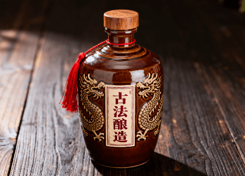 扫出历史的陈酿：这瓶酱酒来自贵州张师傅的古法酿造